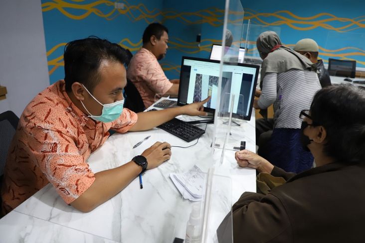 Miris! Rumah Warga Surabaya Banyak yang Belum Teraliri Air Bersih PDAM