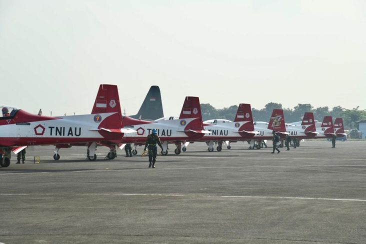 HUT ke-77 TNI, 12 Helikopter Bakal Kibarkan Bendera Merah Putih Raksasa di Atas Istana