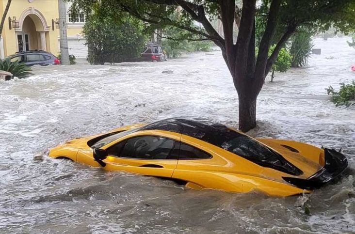 Baru Dibeli Seminggu, McLaren P1 Seharga Rp22,9 Miliar Terendam Banjir Badai Ian