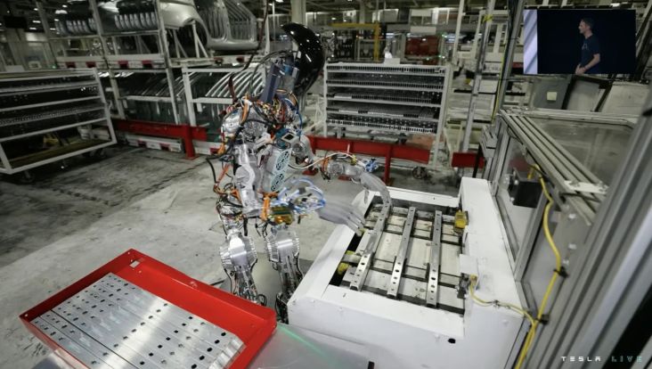 Robot Humanoid Optimus Tesla Siap Diproduksi, tapi Belum Sempurna