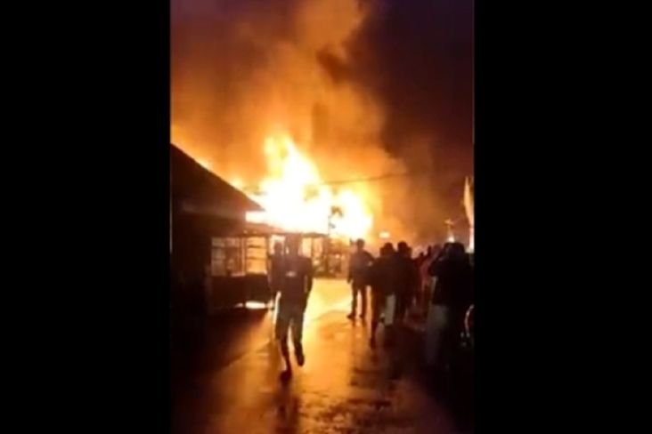 Gempa M6,0 di Tapanuli Utara Picu Kebakaran Puluhan Kios di Pasar Sarulla