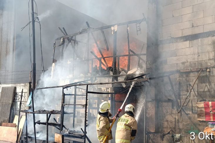 Korsleting Listrik, 20 Rumah di Kapuk Cengkareng Hangus Terbakar