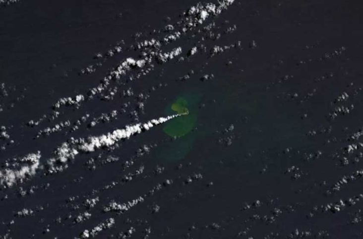 Foto Satelit Rekam Kelahiran Pulau Vulkanik Baru Setelah Letusan Gunung Hunga Tonga