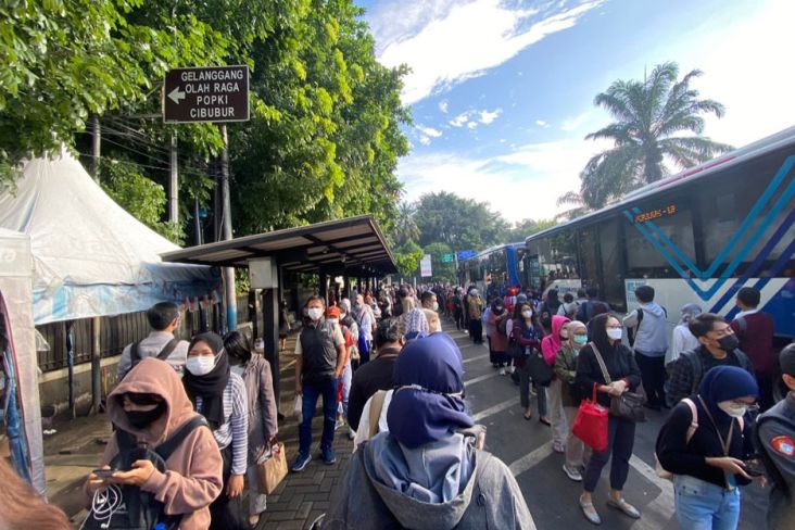 Heboh Antrean Panjang, Transjakarta: Ada Pembaharuan Tap In dan Tap Out