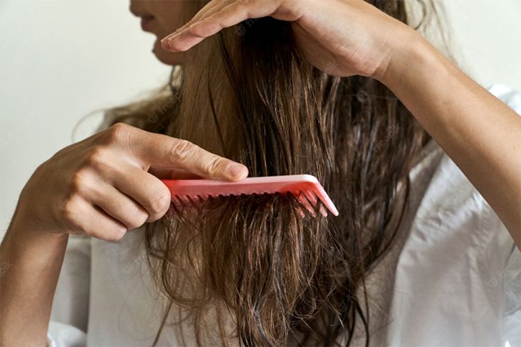7 Hal Pantang Dilakukan saat Rambut Basah, Bikin Rapuh dan Rusak