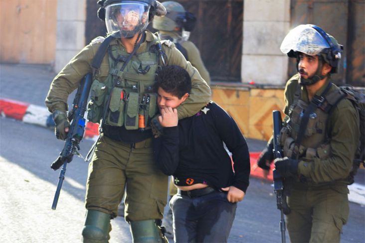 Kelompok HAM: Israel Tahan 800 Warga Palestina Tanpa Pengadilan