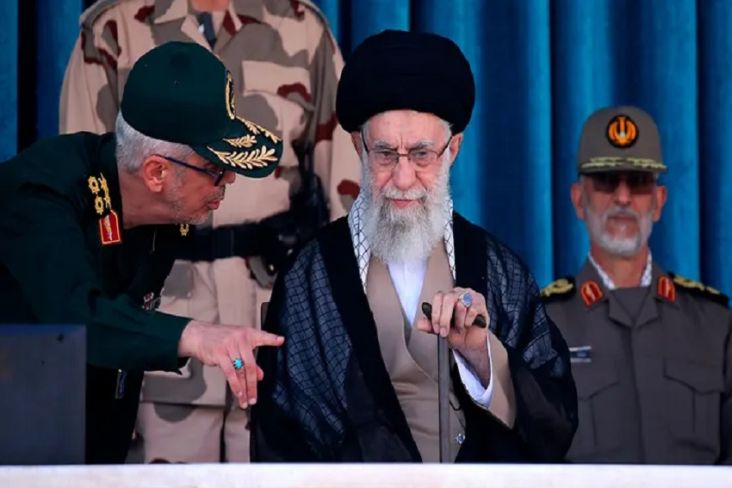Ayatollah Khamenei Akhirnya Angkat Bicara soal Kematian Mahsa Amini