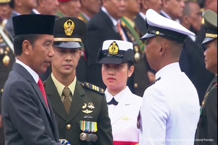 HUT ke-77 TNI, Jokowi Anugerahkan Tanda Kehormatan Kepada 3 Prajurit
