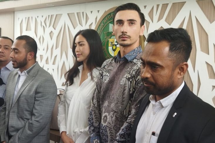 Jessica Iskandar Kesal Pihak Steven Hadir di Pengadilan tapi Tak Masuk Ruang Sidang