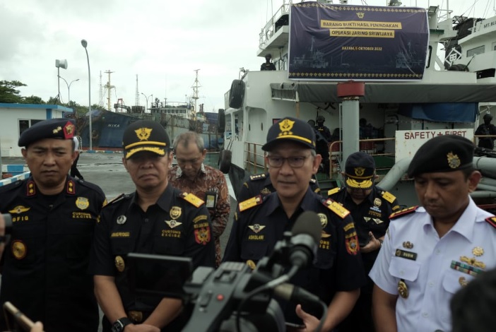 Bea Cukai Tangkap Kapal Tangker Penyelundup BBM Ilegal di Laut Kepri
