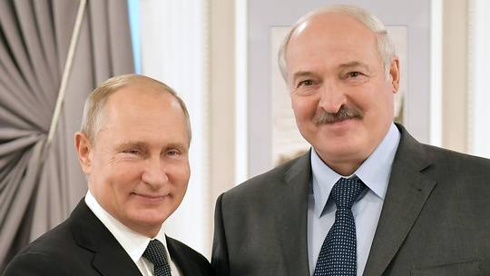 Duh Senangnya, Putin Dapat Hadiah Ulang Tahun Seberat 6 Ton dari Presiden Belarusia