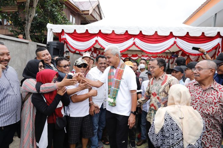 Sambut Kedatangan Ganjar, Warga Makassar: Presidenku, Maju ki!
