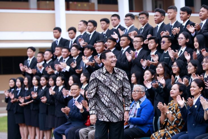 Rayakan HUT Ke-10 SMA Unggul Del, Luhut: Pemerintah Komitmen Majukan Pendidikan di Indonesia