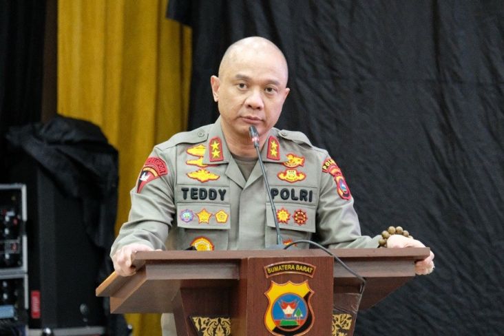 Tolak Pengacara dari Polisi, Pemeriksaan Irjen Teddy Minahasa Dijadwalkan Ulang Senin