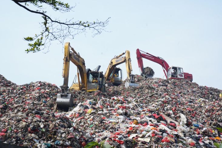 Akses Lintasan Truk Sampah ke TPA Burangkeng Bekasi Diperpanjang