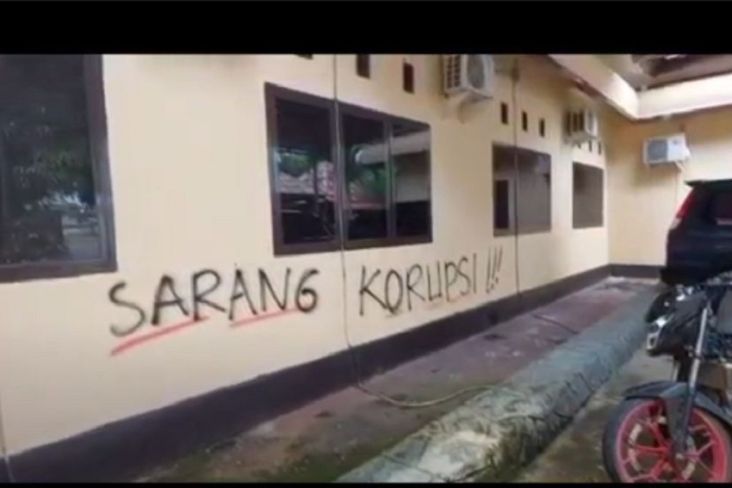 Polisi di Luwu Dimasukkan RSJ gara-gara Coreti Tembok Kantor Sarang Pungli dan Korupsi