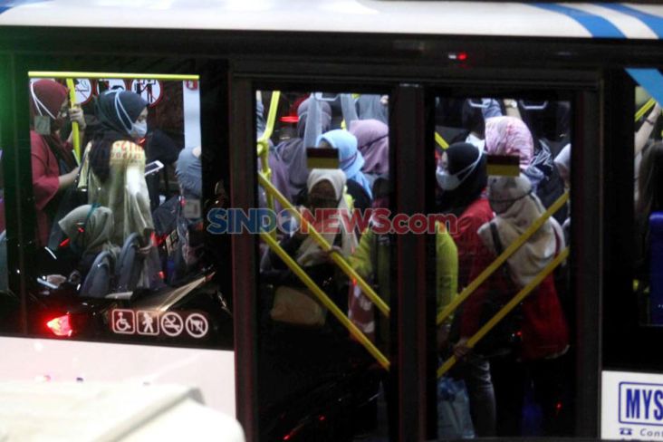 Penumpang Bus Transjakarta Tembus 806.159 dalam Sehari