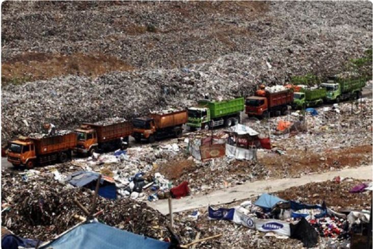 Akses ke TPA Sarimukti Licin, Ratusan Truk Sampah di Kota Bandung Tersendat