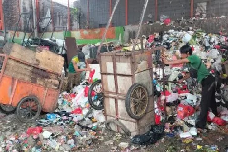 Pejabat Pemkot Jakpus Akui Pungli Pengangkut Sampah Hanya untuk Ngopi dan Ngeteh