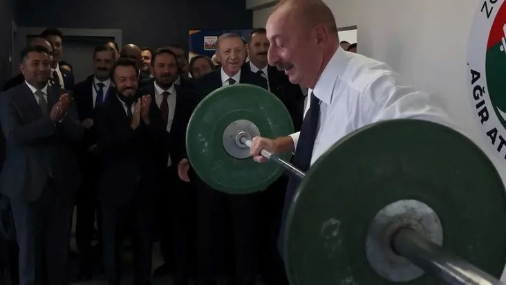 Erdogan Tantang Adu Kuat Presiden Azerbaijan untuk Angkat Besi