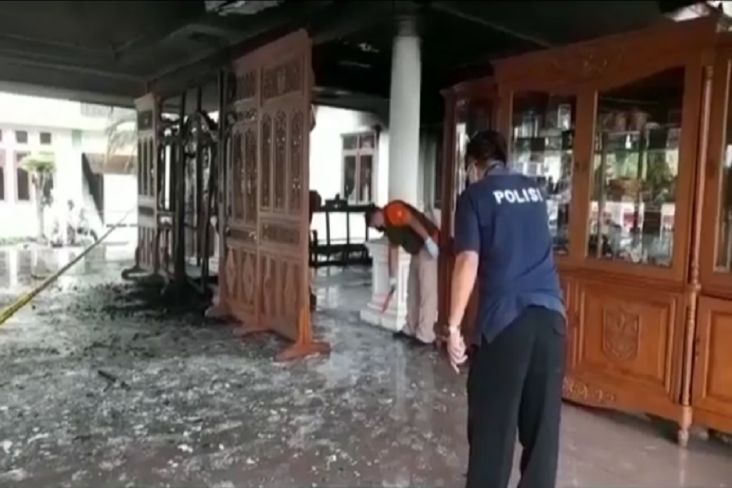Joglo Pendopo Kota Banjar Diduga Dibakar, Polisi Dalami Keterangan OTK Melompat Pagar