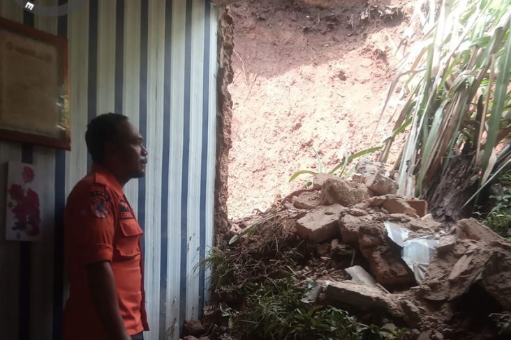 Longsor Timpa Rumah di Bogor, Dua Bocah Luka-luka