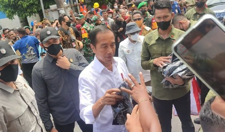 Wanita Bercadar Tenteng Senpi Terobos Istana, Presiden Jokowi Sedang Kunjungan Kerja di Balikpapan