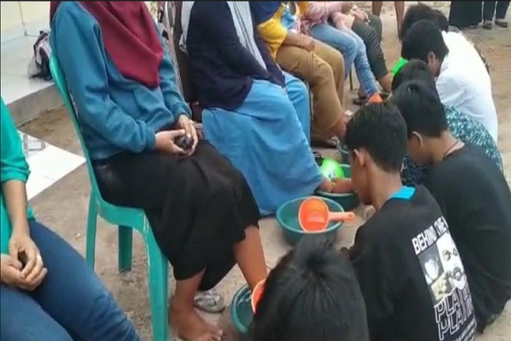 Kepergok Pesta Miras, 9 Pelajar di Balikpapan Dihukum Basuh Kaki Orang Tua