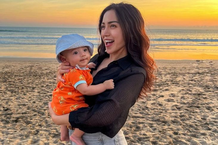 Minum Obat Tiroid, Jessica Iskandar Sulit Berikan ASI ke Anak