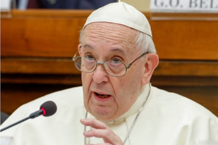 Paus Fransiskus: Pendeta dan Biarawati Tergoda Nonton Film Porno