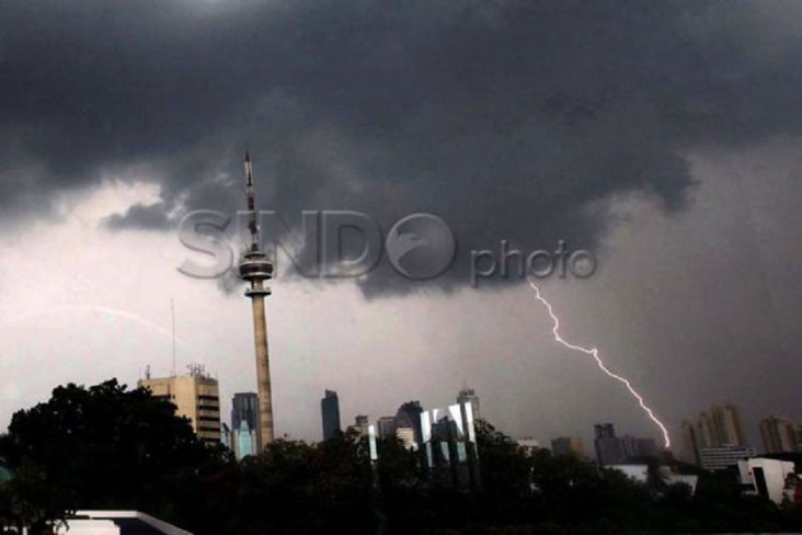 Cuaca Jakarta Hari Ini, BMKG: Waspada Hujan Disertai Kilat dan Angin Kencang