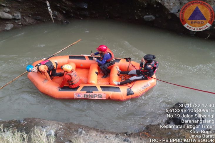 Bocah Hanyut di Sungai Ciliwung, Pencarian Tim SAR Dilanjutkan Besok