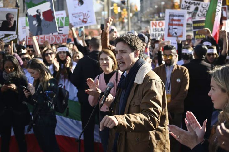 Dukung Demonstrasi Iran, PM Kanada Justin Trudeau Turun ke Jalan