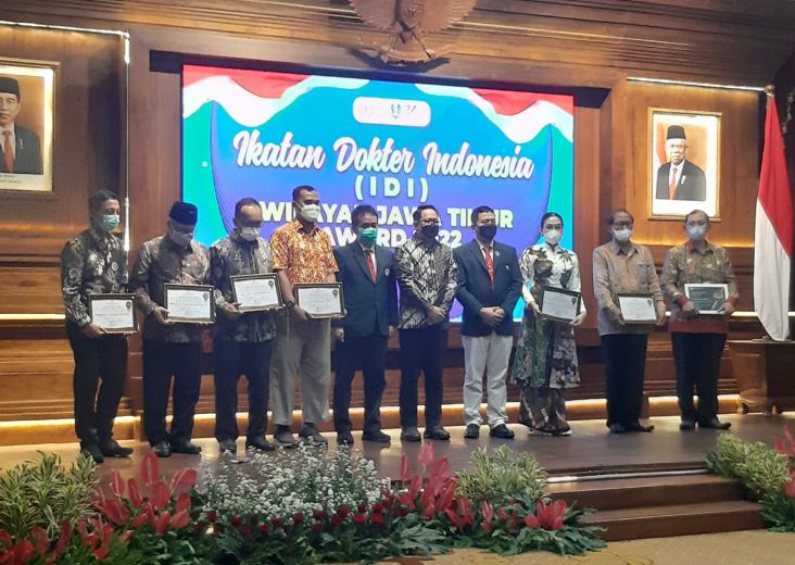 5 Dokter dan 1 Tokoh Masyarakat Terima Penghargaan IDI Award 2022