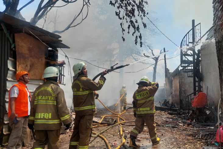 Ungkap Penyebab Kebakaran di Kebon Jeruk, Polisi Periksa 6 Warga