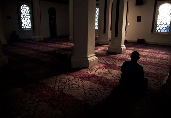 Begini Doa Malaikat kepada Orang yang Duduk Menunggu Sholat di Masjid