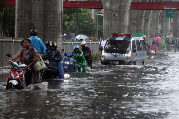 Imbas Hujan Deras, 3 Ruas Jalan dan 4 RT di Jaksel Tergenang Banjir
