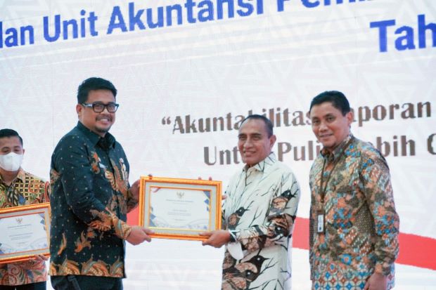 Laporan Keuangan Pemko Medan Jelas, Bobby Nasution Terima Penghargaan dari Menteri Keuangan