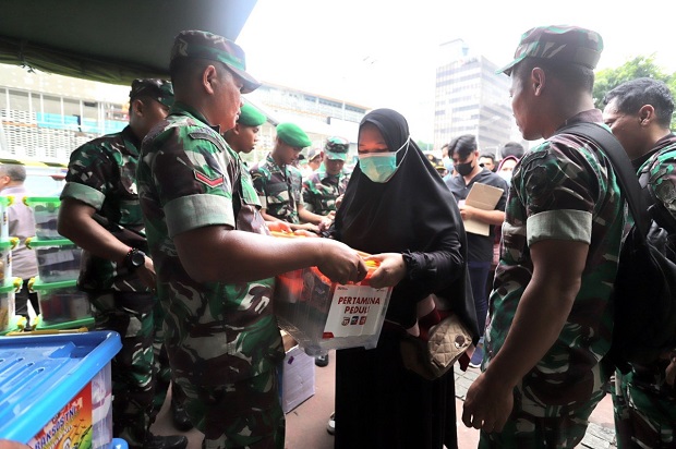Dukung Kemanunggalan TNI dengan Masyarakat, Pertamina Bagikan 5.000 Paket Sembako pada HUT ke-77 TNI