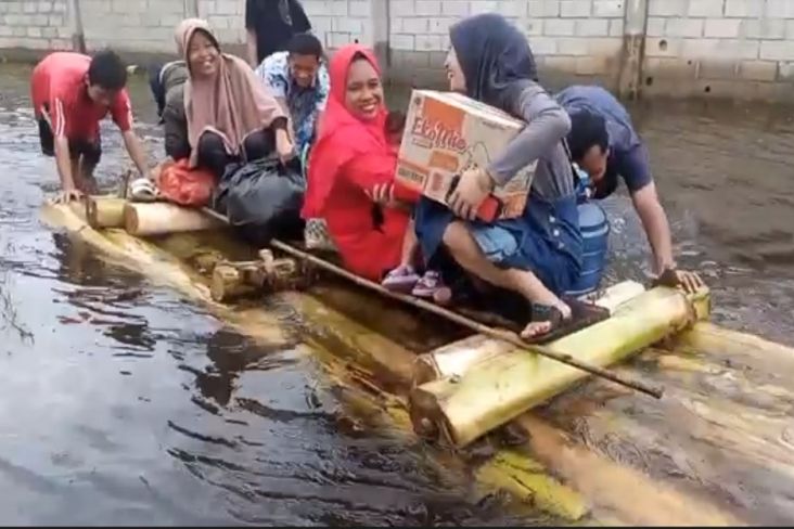Banjir Rendam Ribuan Rumah di Langkat, Aktivitas Warga 4 Kecamatan Terganggu