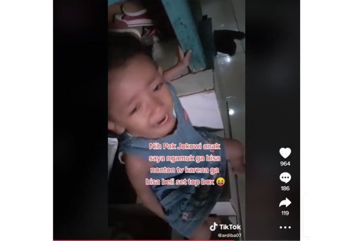 Balita Nangis Kenceng lantaran TV Tak Bisa Ditonton, Ibunya Bingung Tak Bisa Nyuci