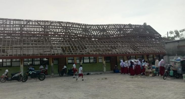 Atap Gedung SD Muhammadiyah di Gunungkidul Ambrol Timpa Puluhan Siswa