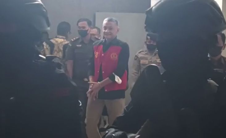 Hendra Kurniawan dkk Tiba di Pengadilan, Dikawal Brimob Bersenjata Lengkap