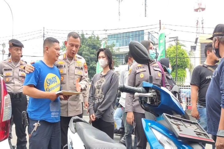 Polisi Serahkan Motor Driver Ojol Korban Curanmor di Cakung