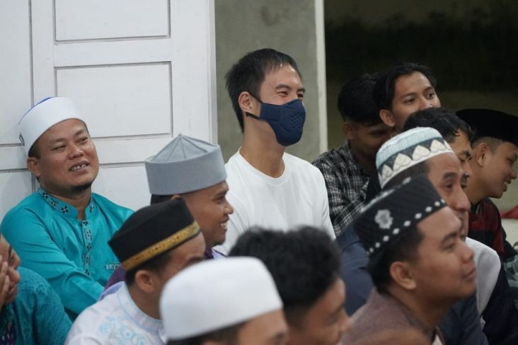 Daniel Mananta Ikut Pengajian Ustaz Abdul Somad di Riau