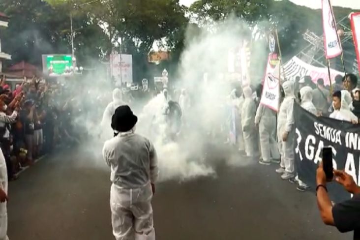 Penampakan Demo Ribuan Aremania Memperingati 40 Hari Tragedi Kanjuruhan