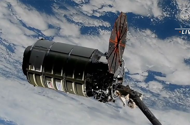 Kapal Kargo Cygnus Tiba di Stasiun Luar Angkasa, Satu Panel Surya Tak Berfungsi