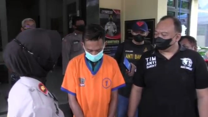 Beringas Todong Pasangan Remaja dengan Sajam, 2 Begal Ini Tak Berkutik Ditangkap Polisi