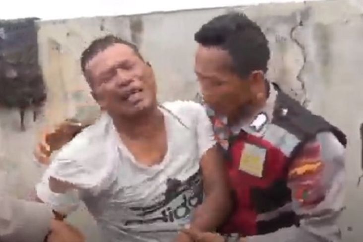 Bak Jagoan Acungkan Celurit saat Memalak, Preman Kampung Menangis Ditangkap Polisi