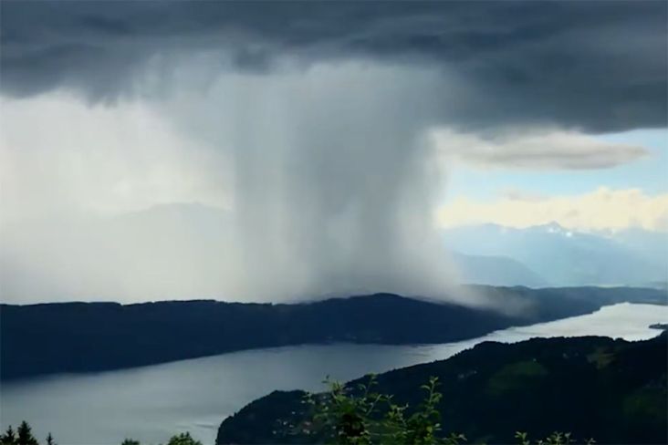 Viral Fenomena Downburst Hujan Membentuk Air Terjun, Ini Penjelasan BMKG